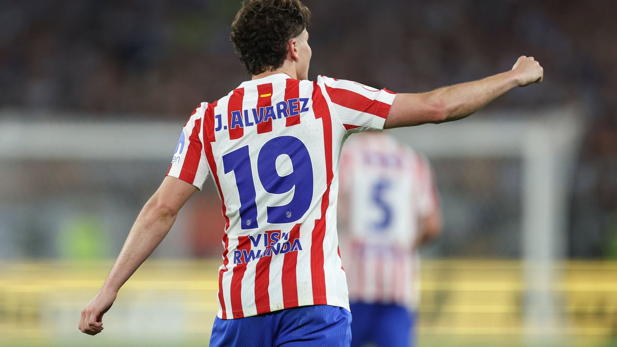 Psg close in on julian alvarez with clever trade plan
