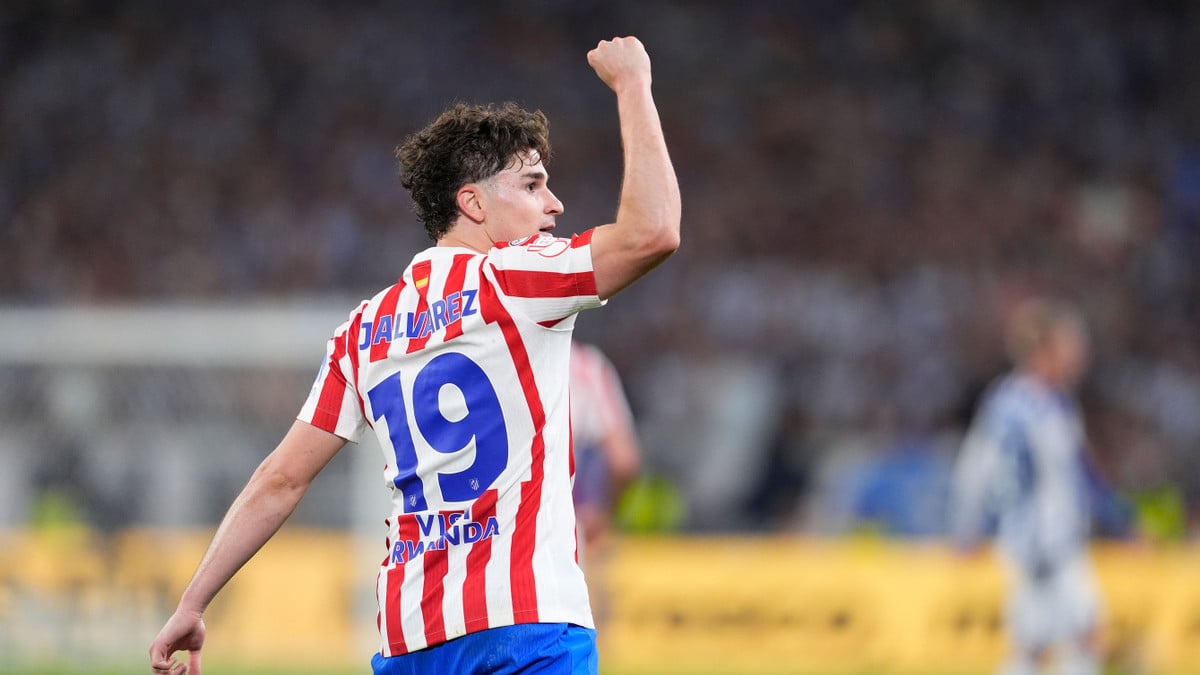 Psg eyes julian alvarez as barcelona prepares first bid