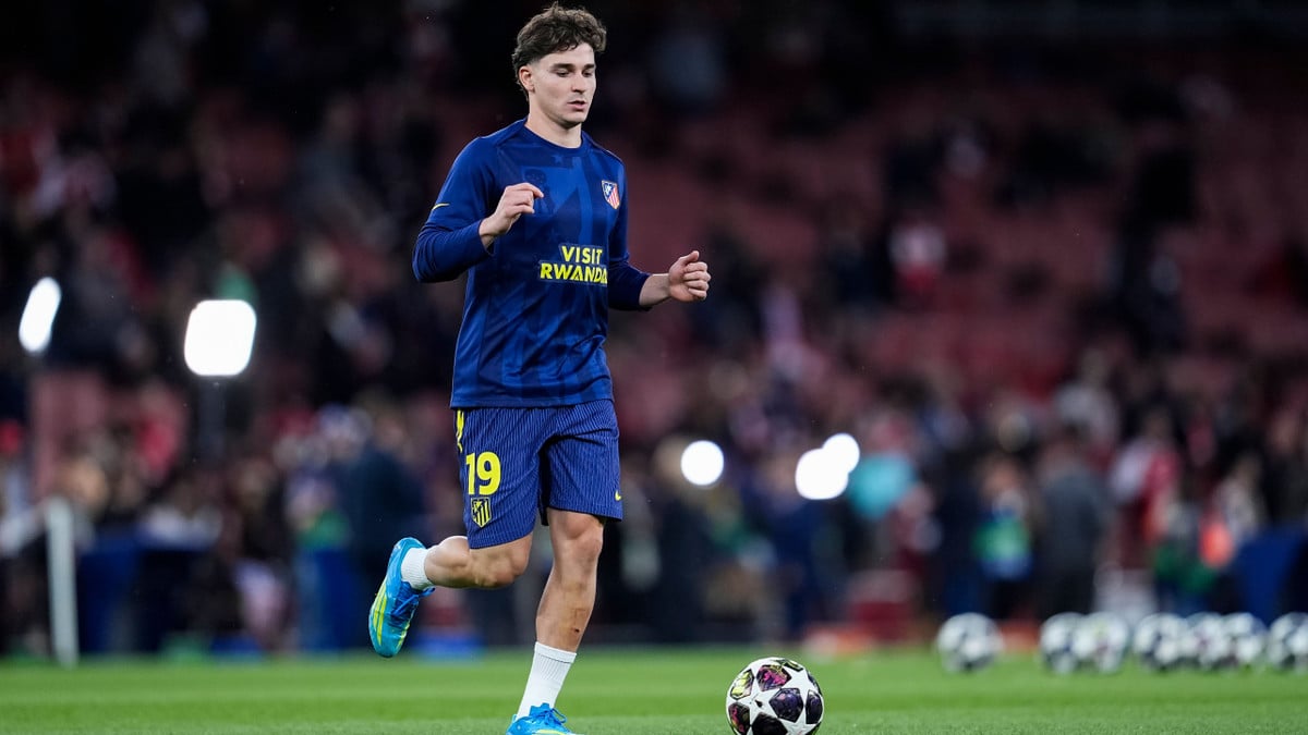 PSG pushes for delayed Alvarez transfer amid Barcelona interest