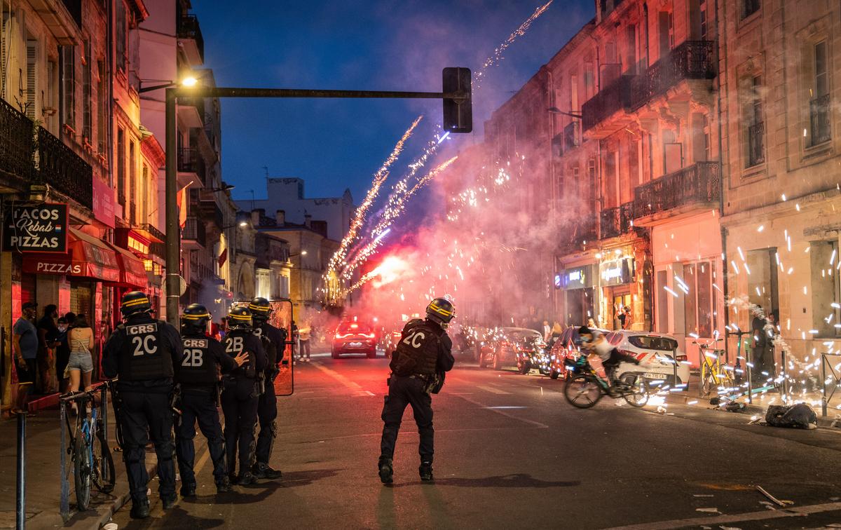 Violent clashes mar PSG champions league victory celebrations in bordeaux