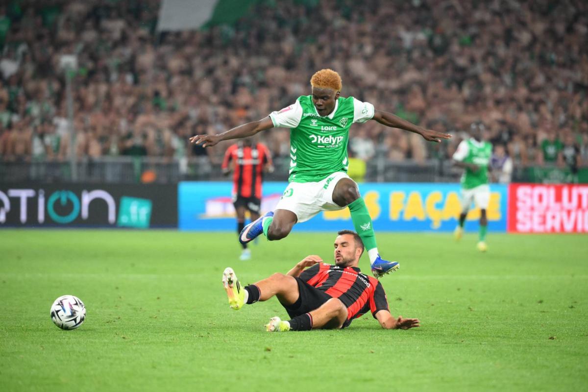 Saint-etienne vs nice: a barren clash with historic lows in french football