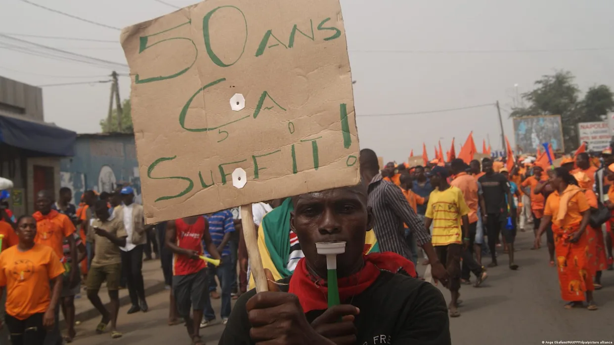 Historical image of 2017 protests in Lomé against the Togolese government being suppressed