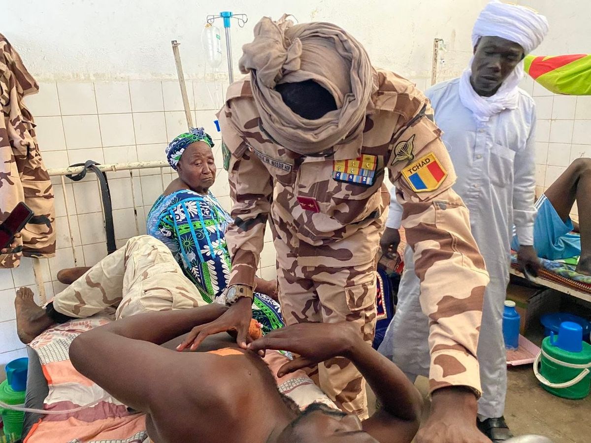 Chadian military commander visits wounded soldiers in Korbol