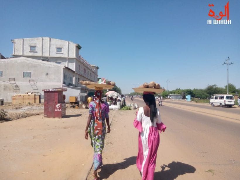 Chad street vendors and their children