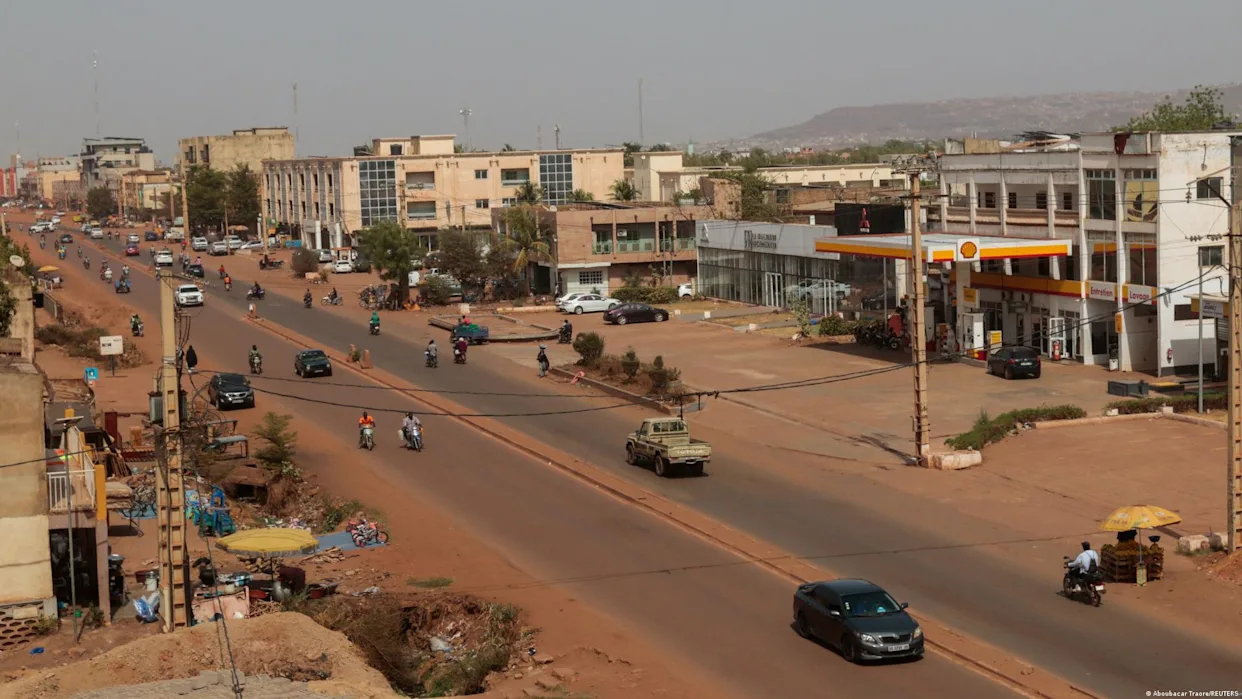 Jihadist groups have maintained a road blockade around Bamako for two weeks, severely restricting civilian access to the capital