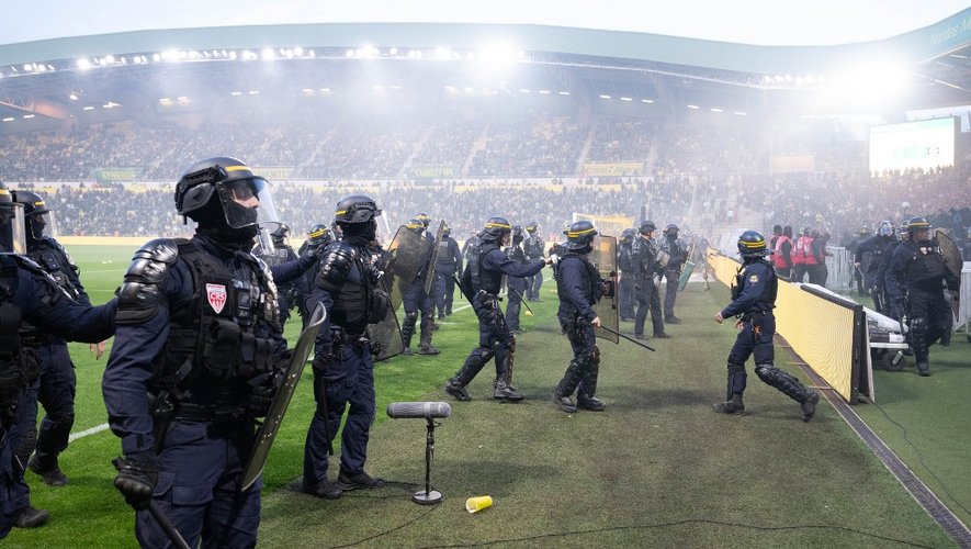 Police presence at Stade de la Beaujoire ahead of feared disturbances