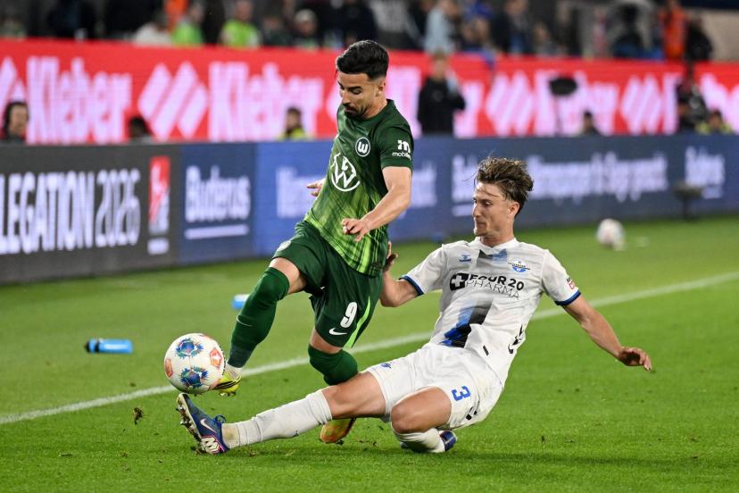 The Wolfsburg squad, led by Mohammed Amoura, faced a tough challenge from Paderborn's Jonah Sticker on Thursday.