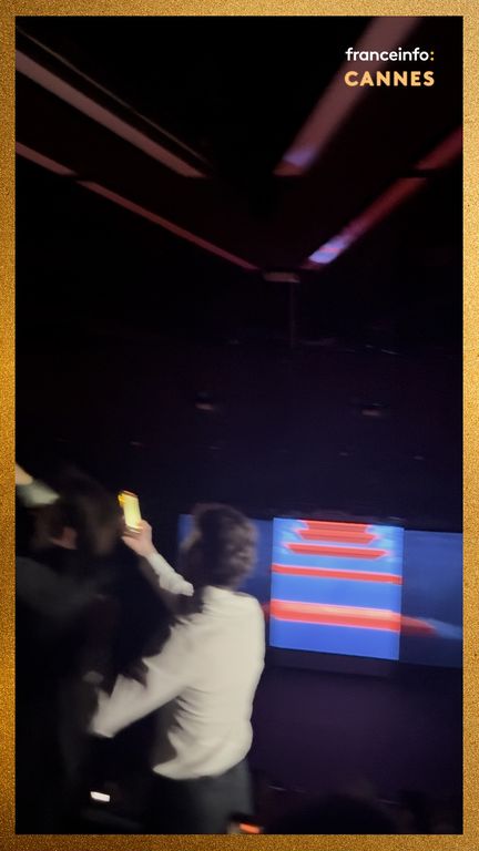 L’ambiance était au rendez-vous lors de la projection de “Roma elastica”, avec Noémie Merlant et Marion Cotillard, en séance de minuit. (-)