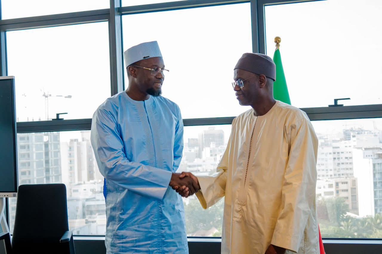 New Senegal prime minister receives handover documents