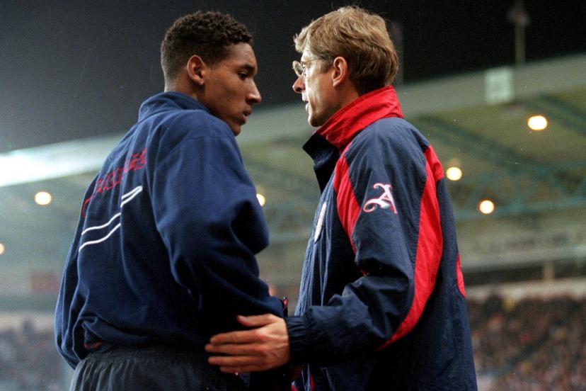 Nicolas Anelka with Arsène Wenger, Arsenal's manager, two months after his transfer from the Parisian striker to the Gunners.