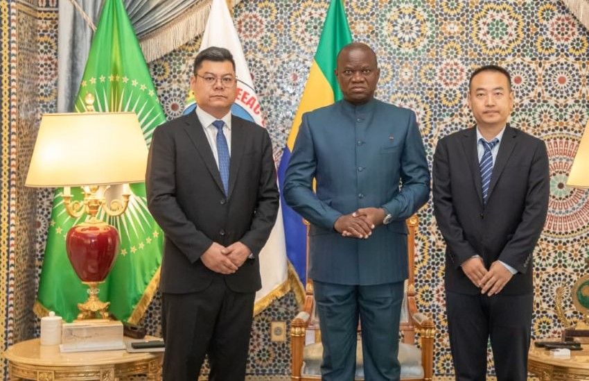 President Oligui Nguema with COVEC delegation led by Zhu Junbo
