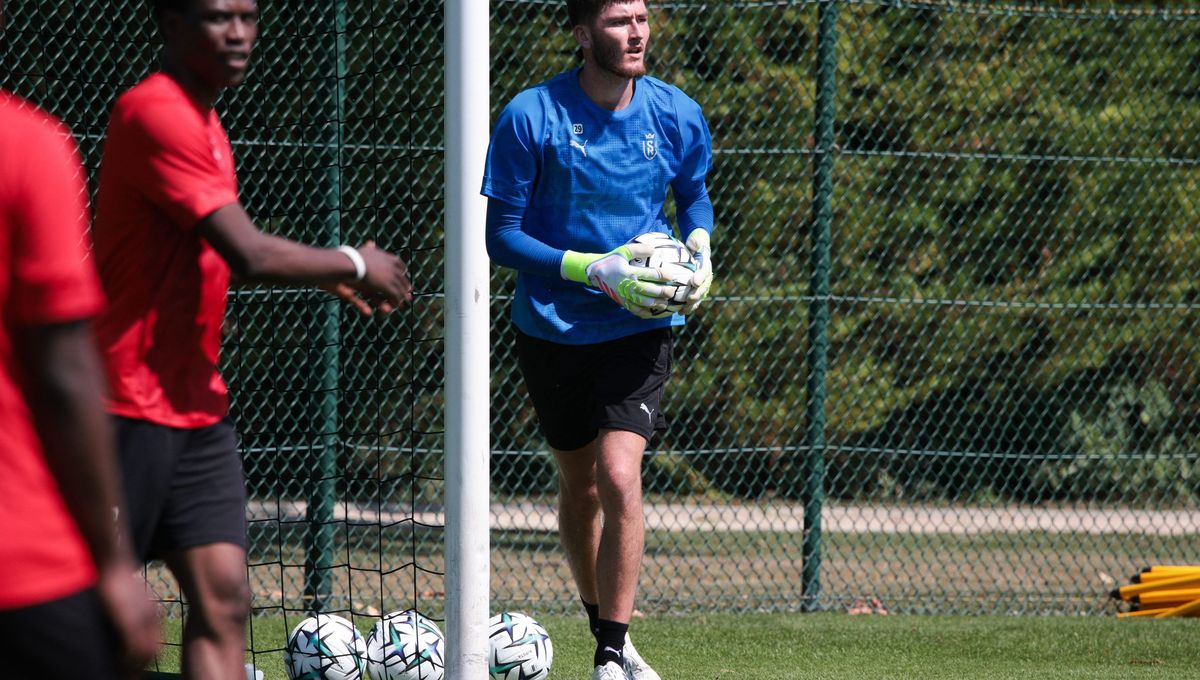 Ewen Jaouen goalkeeper action
