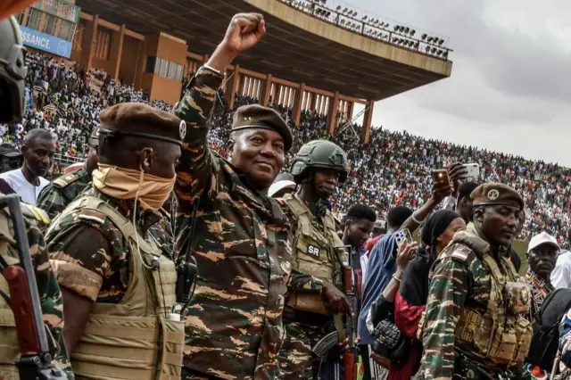 Military leaders from Niger and Benin in tense diplomatic discussions