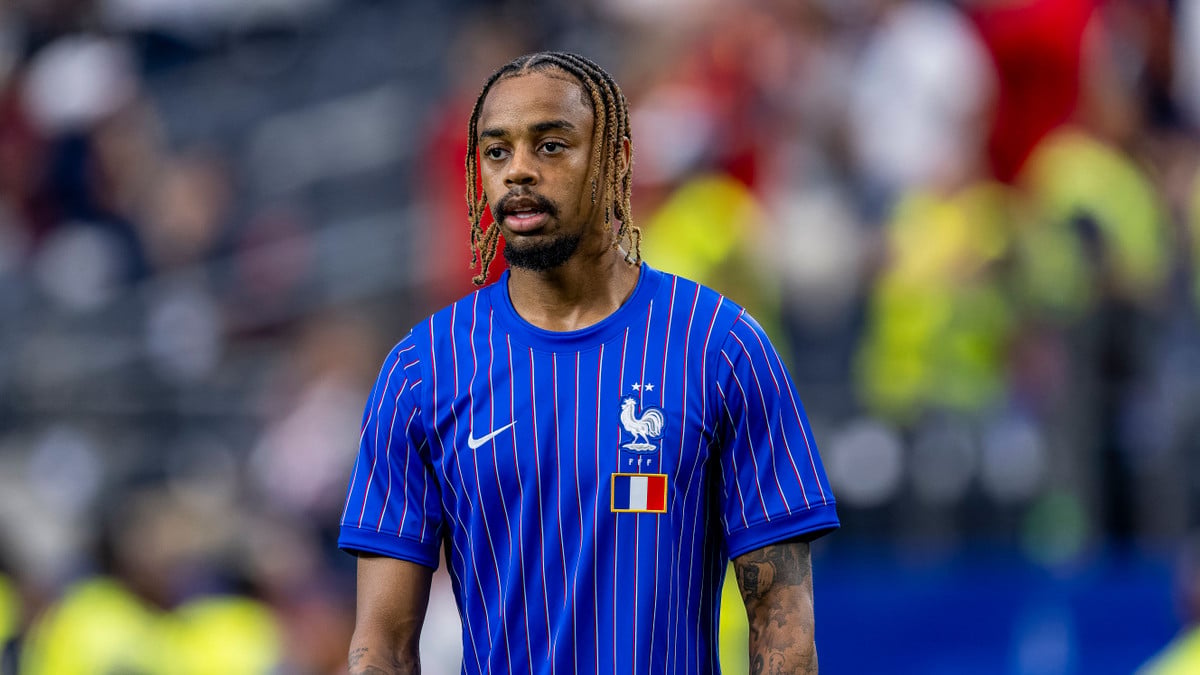 Psg striker bradley barcola eyed by top english clubs