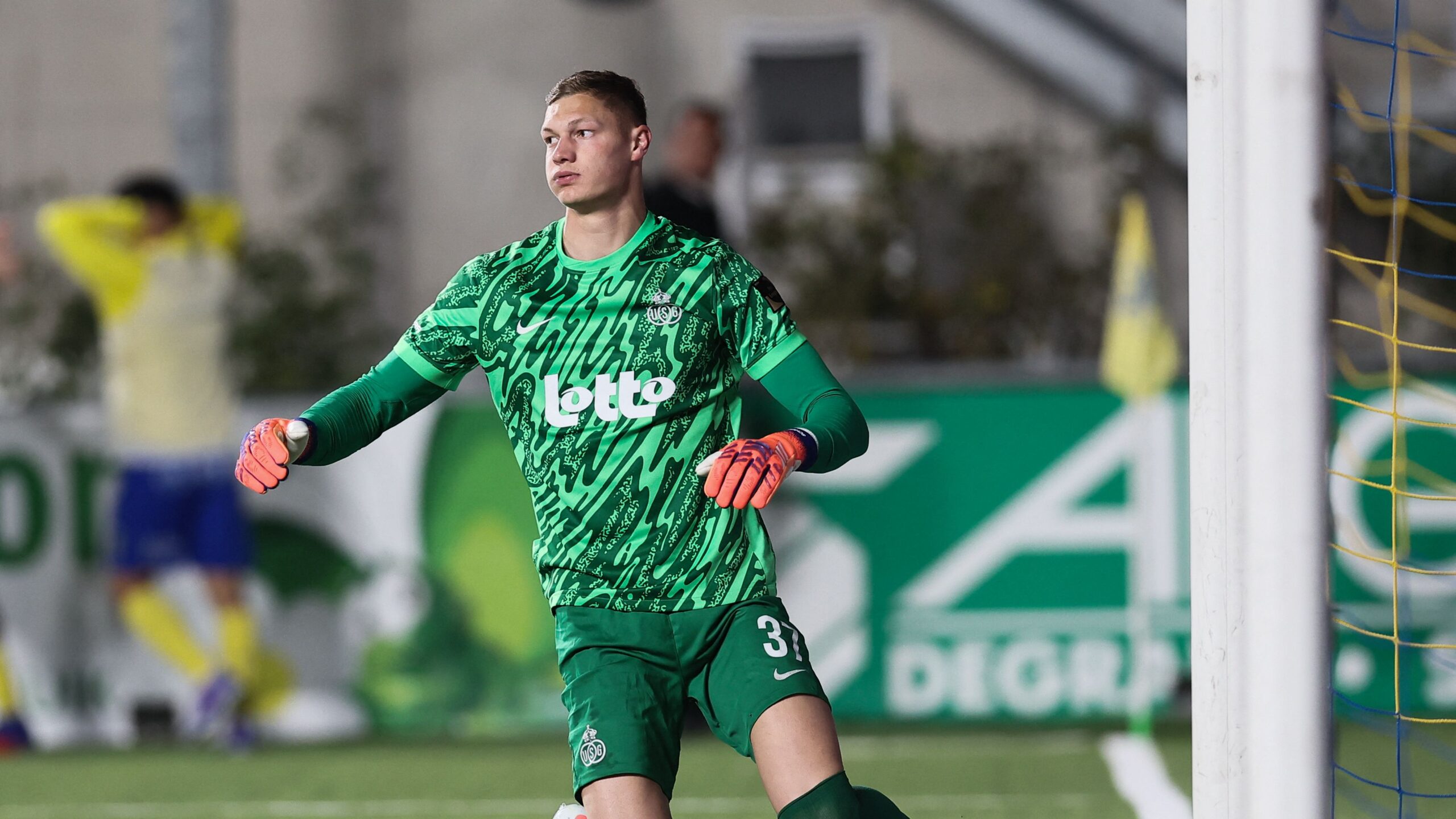 Dutch goalkeeper Kjell Scherpen joins Premier League in 10m euro deal