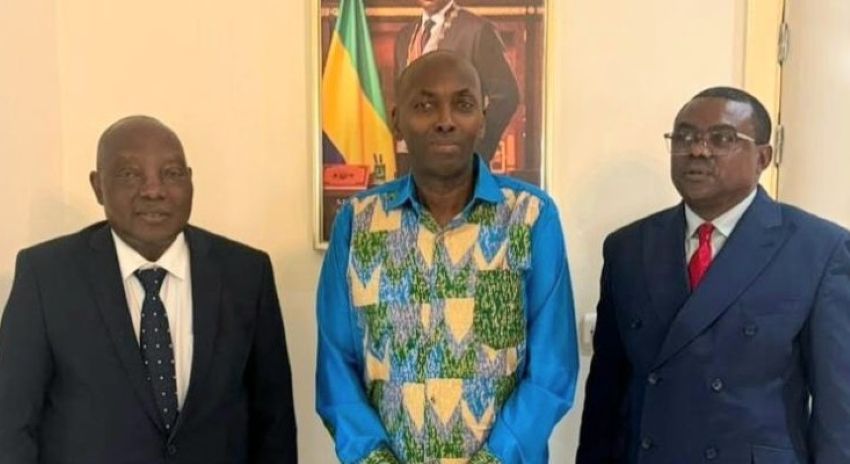 Gabonese officials and GABAC delegation in meeting
