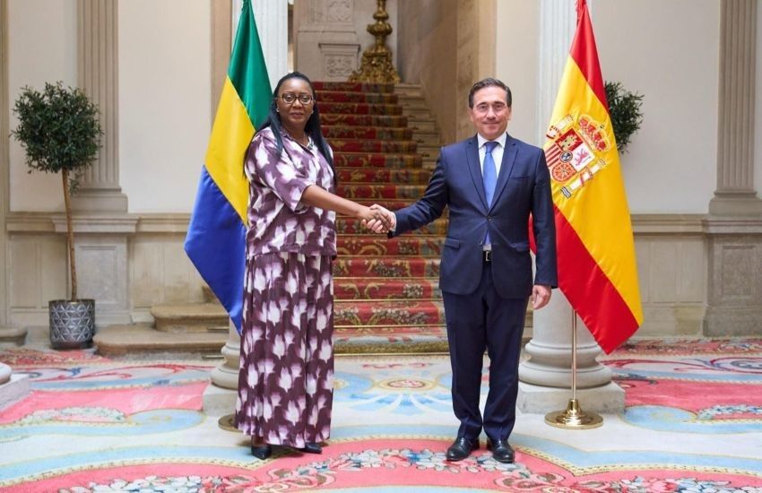 Gabonese and Spanish officials in a meeting in Madrid