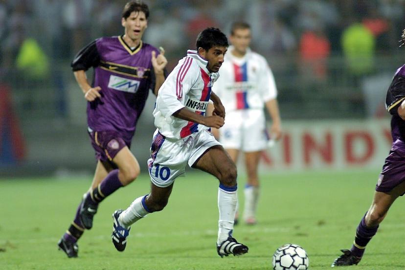 Vikash Dhorasoo avec l'OL contre Maribor en 1999. (Fablet/L'Équipe)