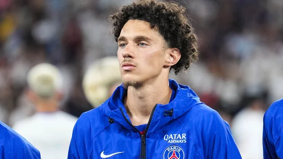 Maghnes Akliouche in action during his PSG debut