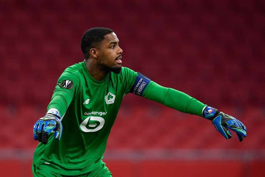 Mike Maignan sous le maillot du LOSC face à l'Ajax Amsterdam en Ligue Europa, le 25 février 2021. Mike Maignan sous le maillot du LOSC face à l'Ajax Amsterdam en Ligue Europa, le 25 février 2021.