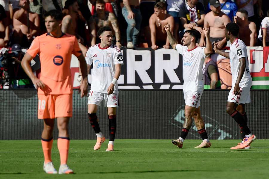Isaac Romero celebrates his goal during FC Séville's 4–1 win over Barcelona at the Ramón Sánchez-Pizjuán in October 2025